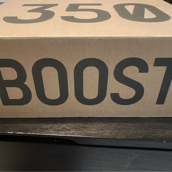 Yeezy Boost 350 V2 'Bred' - Picture 14 of 15